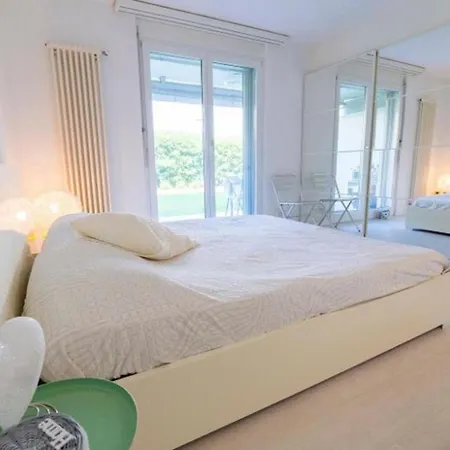 Isola Familienfreundliche Sonnige Mit 100m2 Eigenem Garten & Klimaanlage Apartment