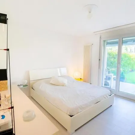 Isola Familienfreundliche Sonnige Mit 100m2 Eigenem Garten & Klimaanlage Apartment